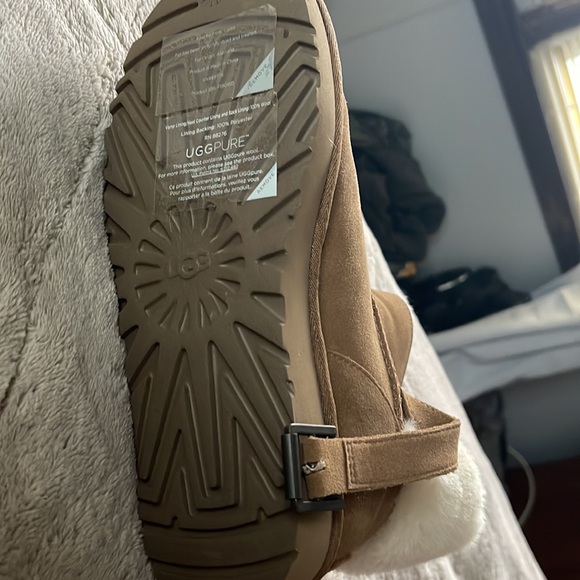 UGG - Picture 2 of 2